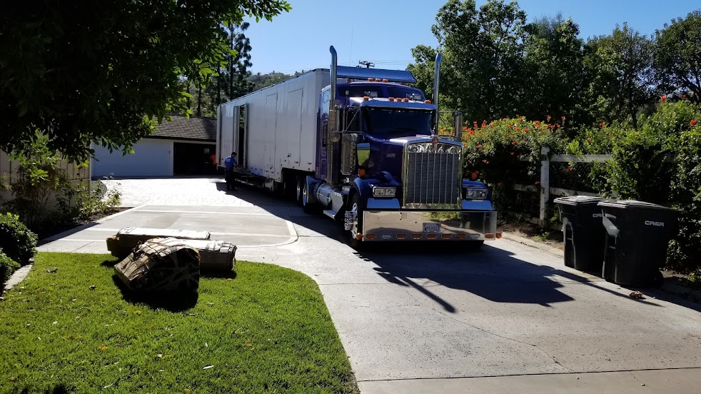 Moving Pro truck on Venice beach road